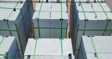 通化 芝麻白花岗岩5公分地铺石 花岗岩厂家工厂装车日常