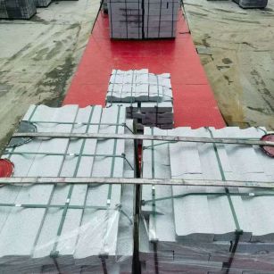 通化 芝麻白仿形加直形路沿石出货日常