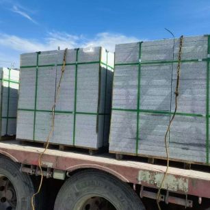 通化 芝麻白花岗岩地铺石装车日常