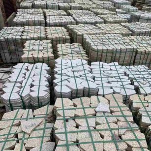 通化 黄金麻白麻花岗岩荔枝面地铺石(冰裂纹)