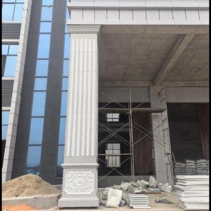 通化 芝麻白光面花岗岩门楼大柱（罗马柱）配雕花底座