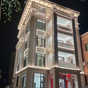 通化 芝麻白花岗岩别墅外墙夜间效果