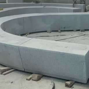 通化 芝麻白花岗岩光面弧形坐凳