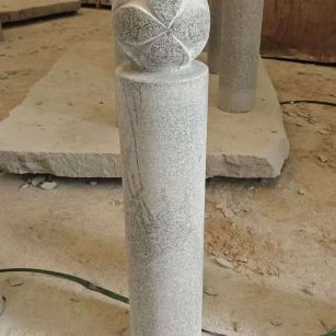 通化 芝麻白花岗岩石材挡车石柱、停车柱、圆柱挡车柱、方柱挡车柱等