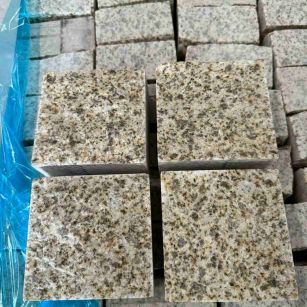 通化 黄金麻花岗岩自然面小方块，弹石，马蹄石等