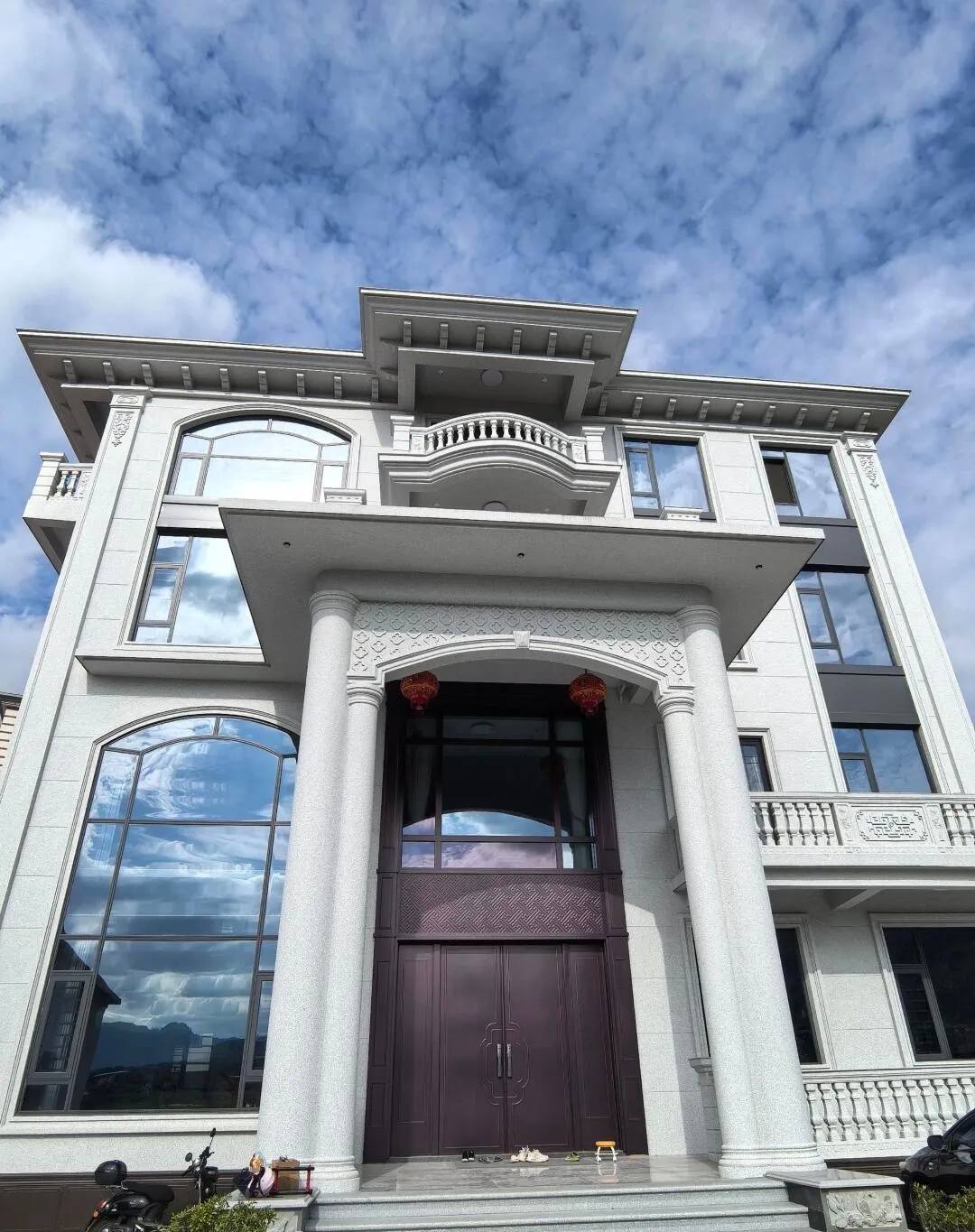 通化白麻别墅外墙干挂石材效果示例