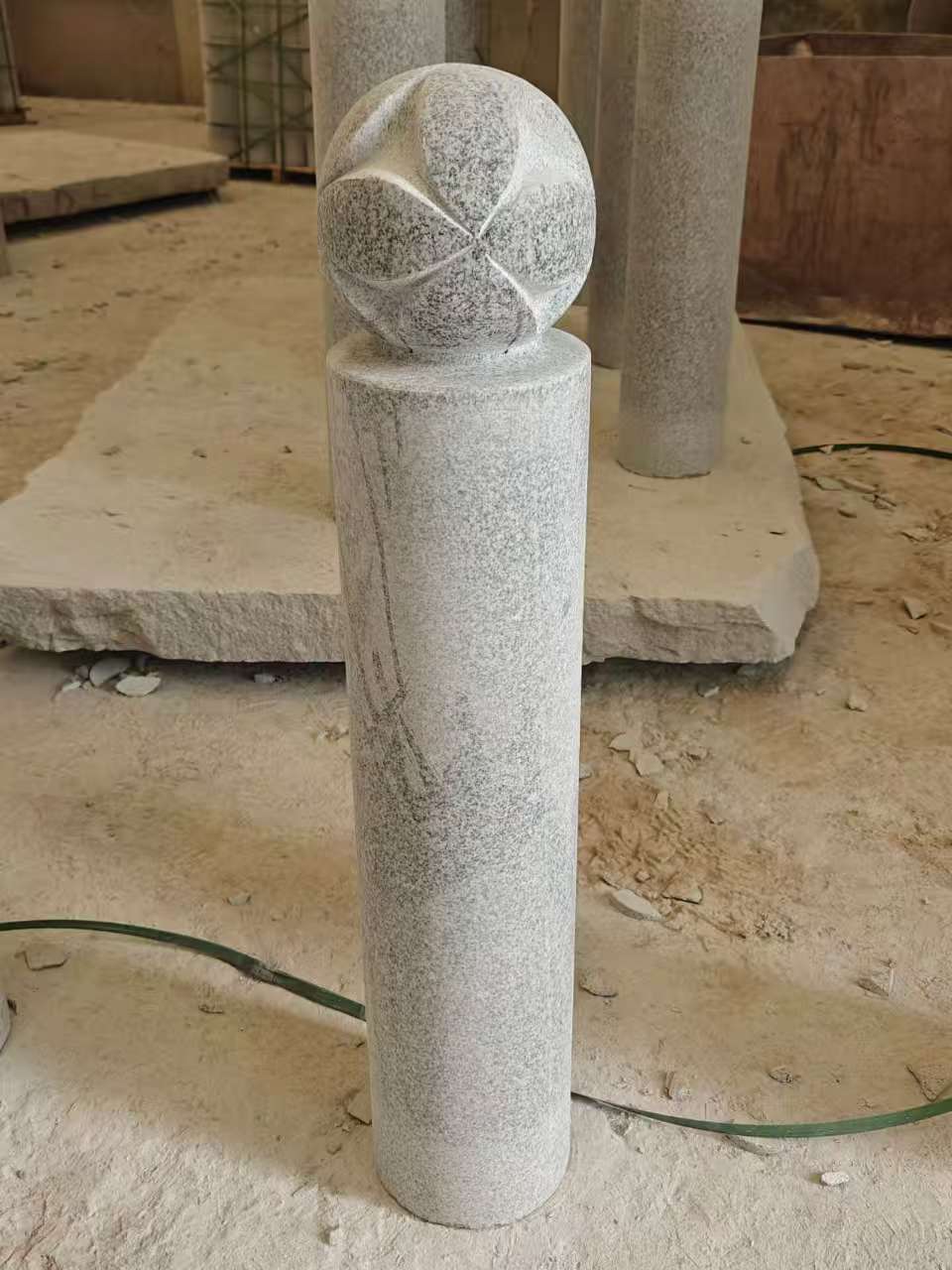 通化 芝麻白花岗岩石材挡车石柱、停车柱、圆柱挡车柱、方柱挡车柱等