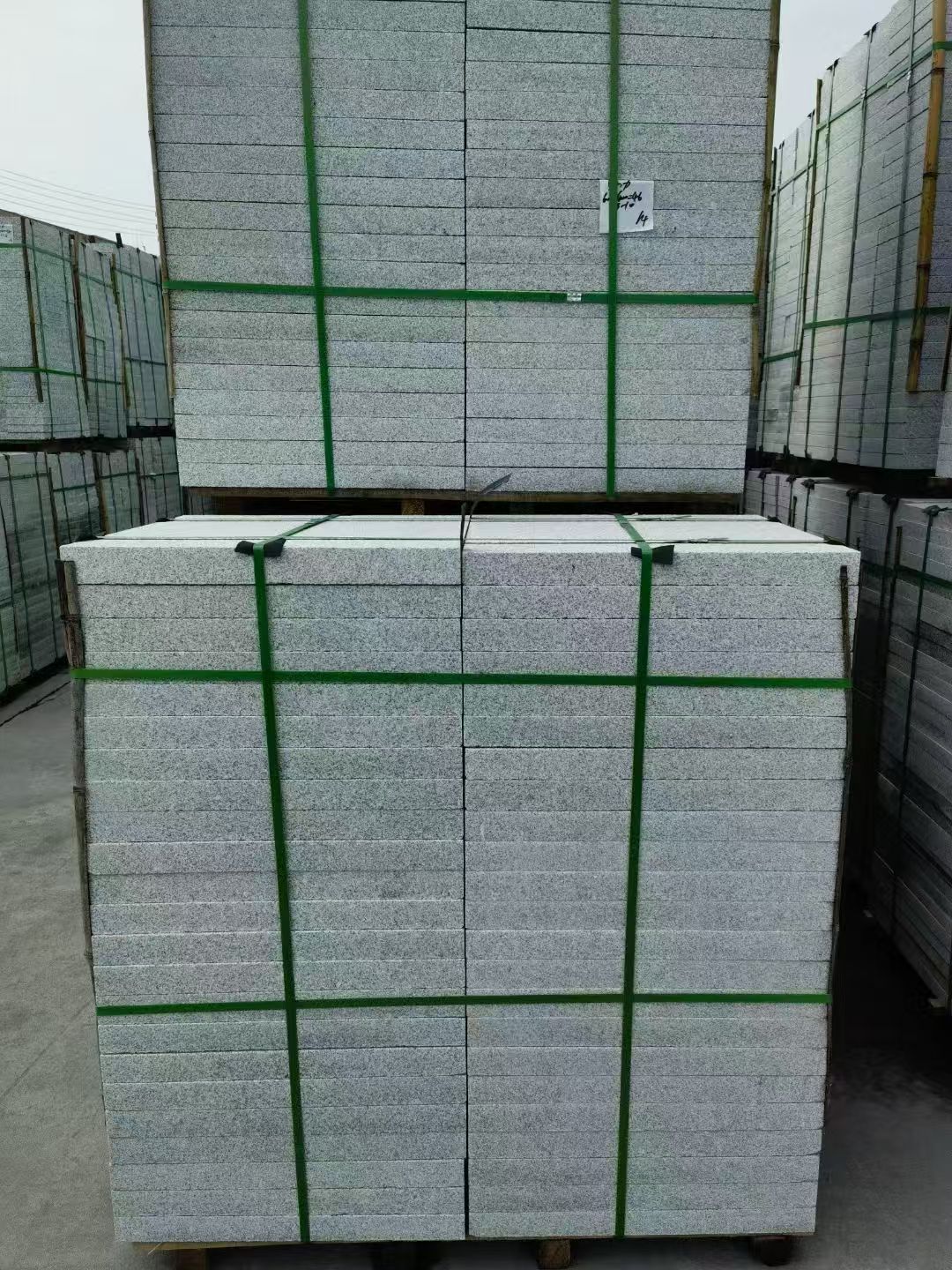 通化 芝麻白火烧，园林广场市政工程地铺石，1.8~5.0厚均有现货