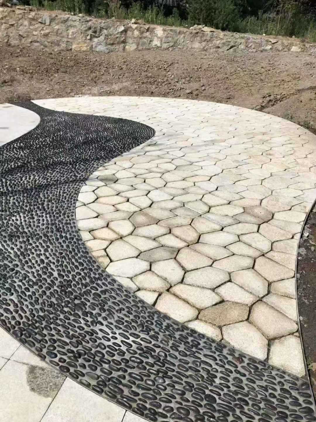 通化 黄金麻冰裂纹地铺石工地铺装案例