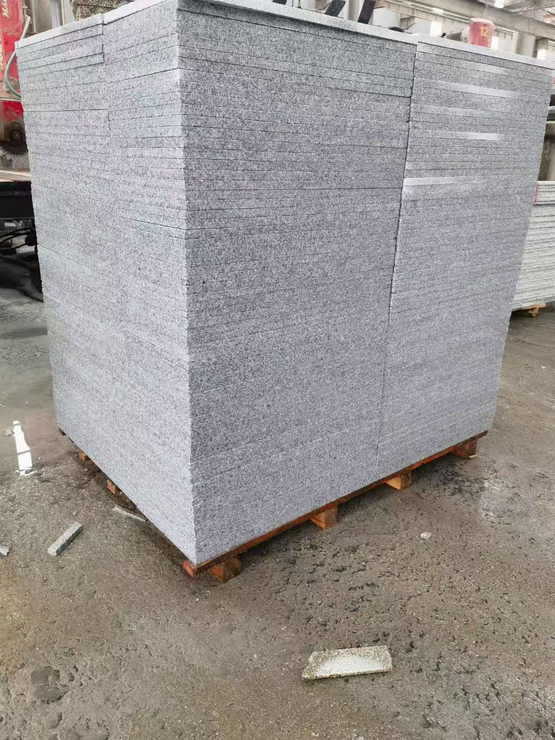 通化 芝麻白火烧面1.8厚300*600地铺石，尺寸标准，厚薄均匀