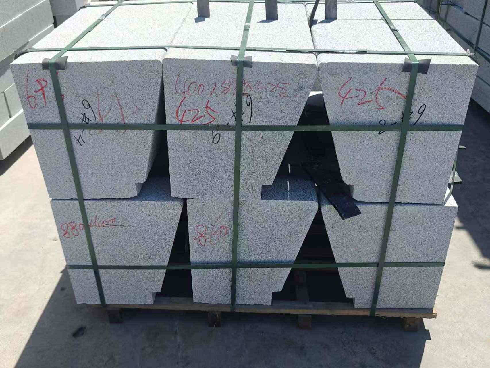 通化 芝麻白异形坐凳，石凳