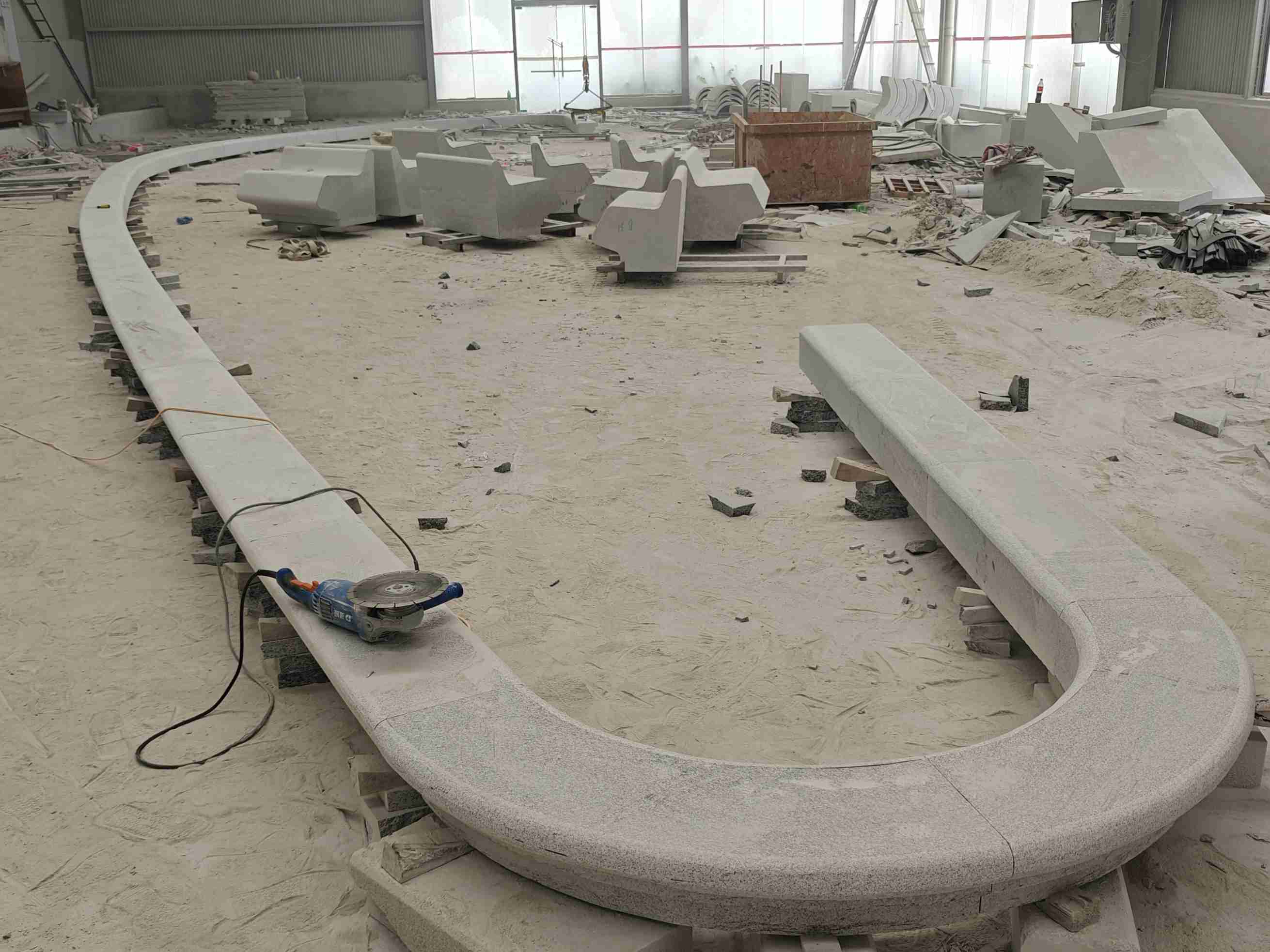 通化 芝麻白花岗岩弧形花坛石，坐凳石