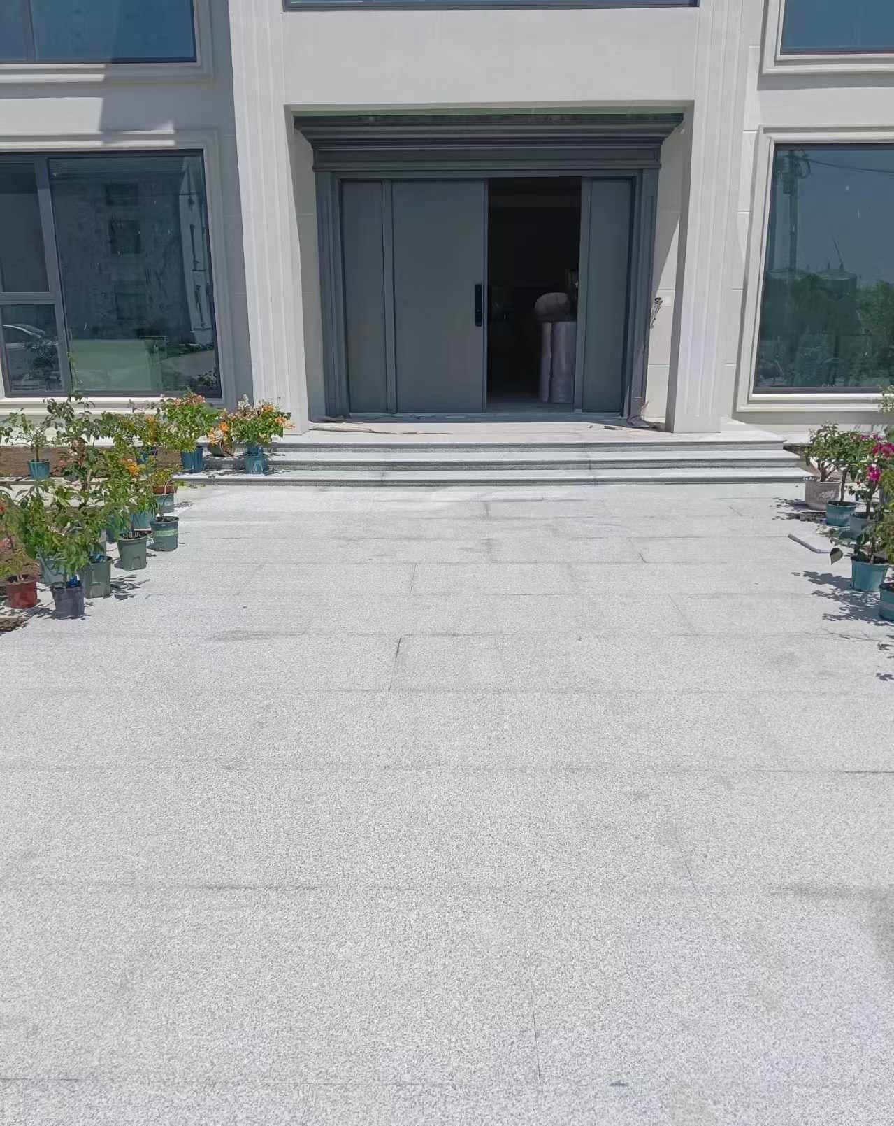 通化 芝麻白花岗岩地铺石地面铺装