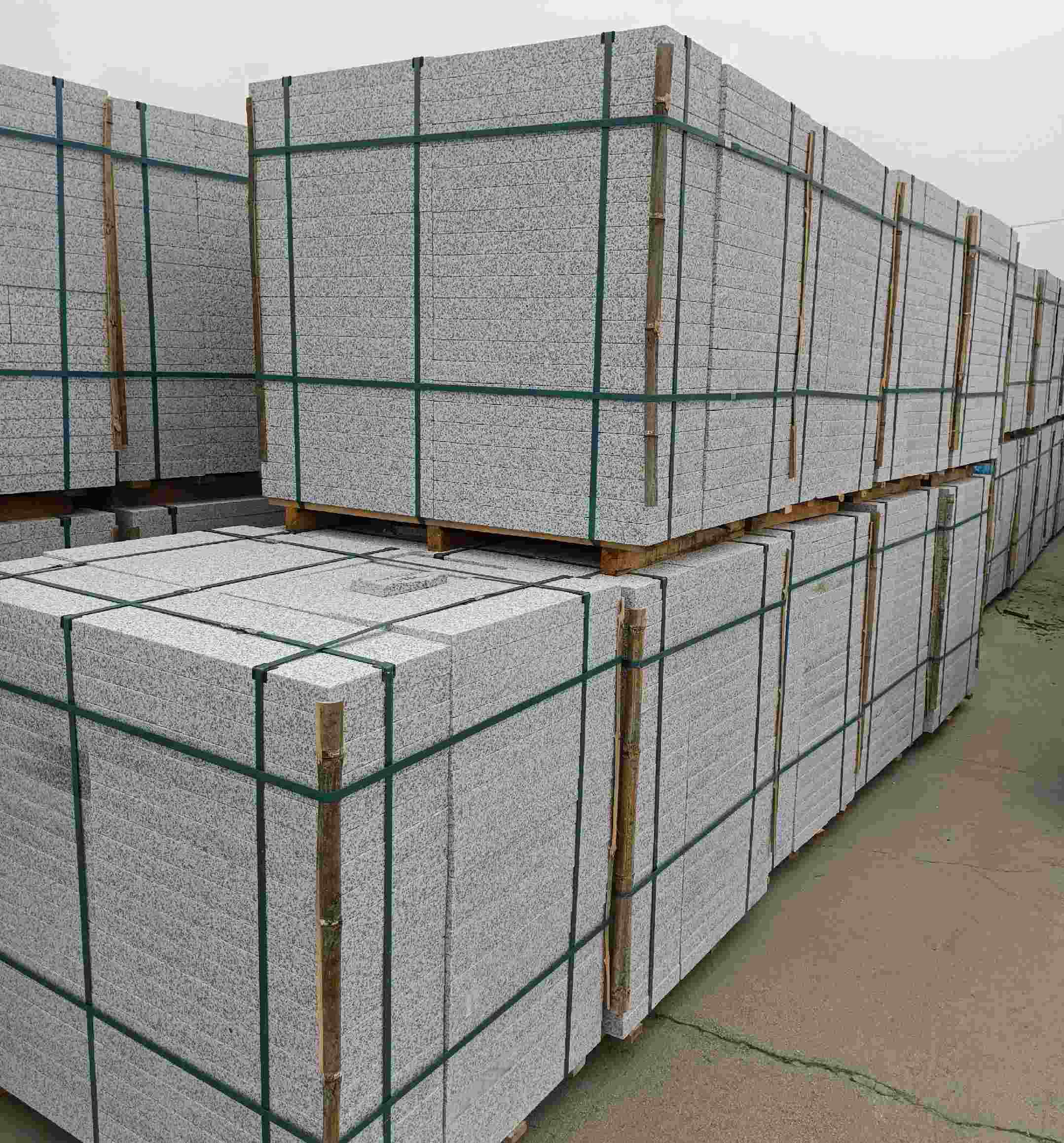 通化 白麻花岗岩石材荔枝面地铺石（300*600*50）