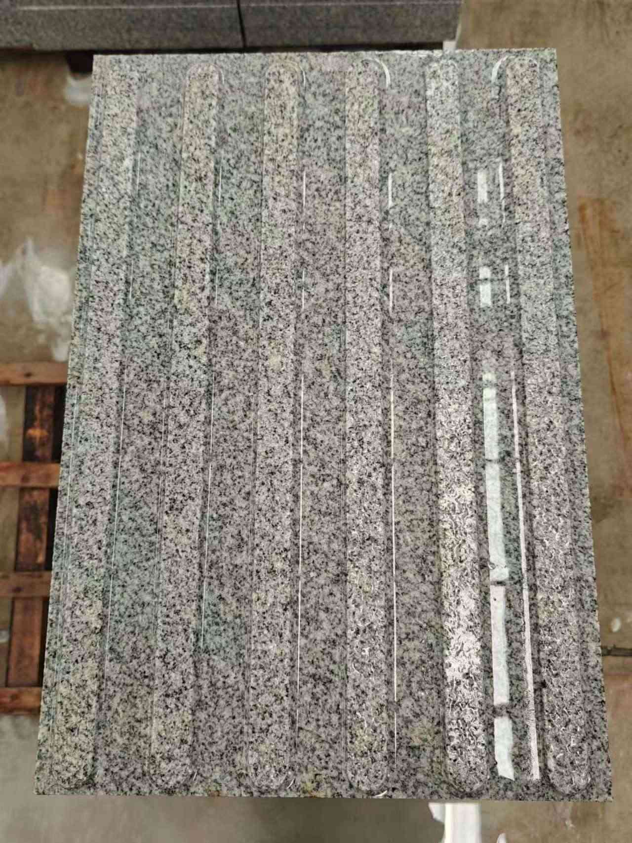 通化 芝麻白花岗岩荔枝面雕刻盲道，盲条