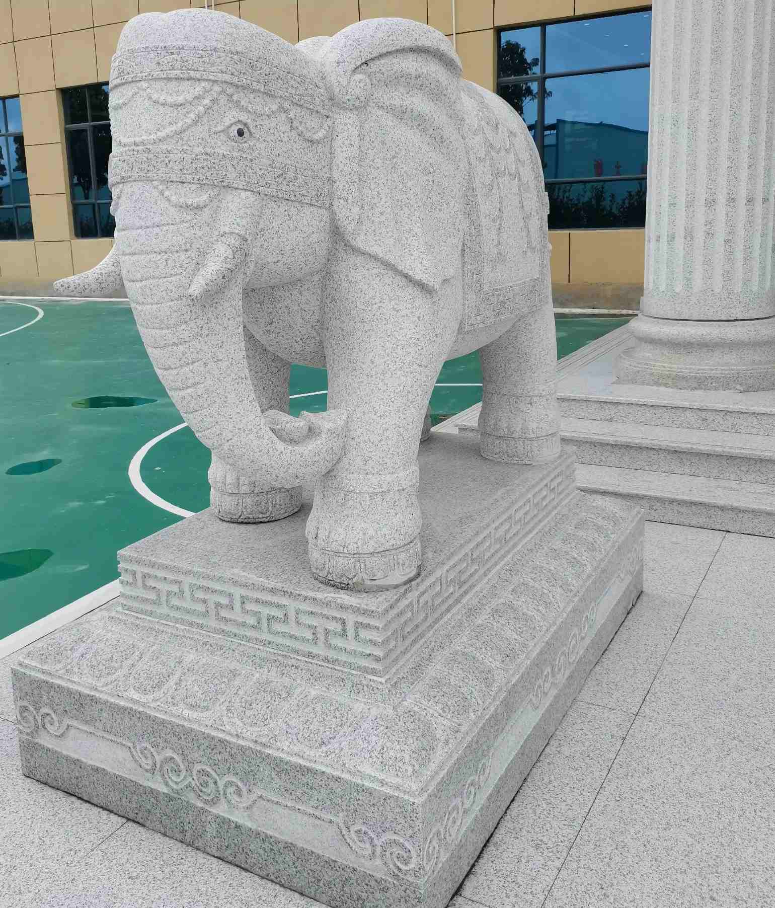 通化 白麻花岗岩动物异形石雕-大象