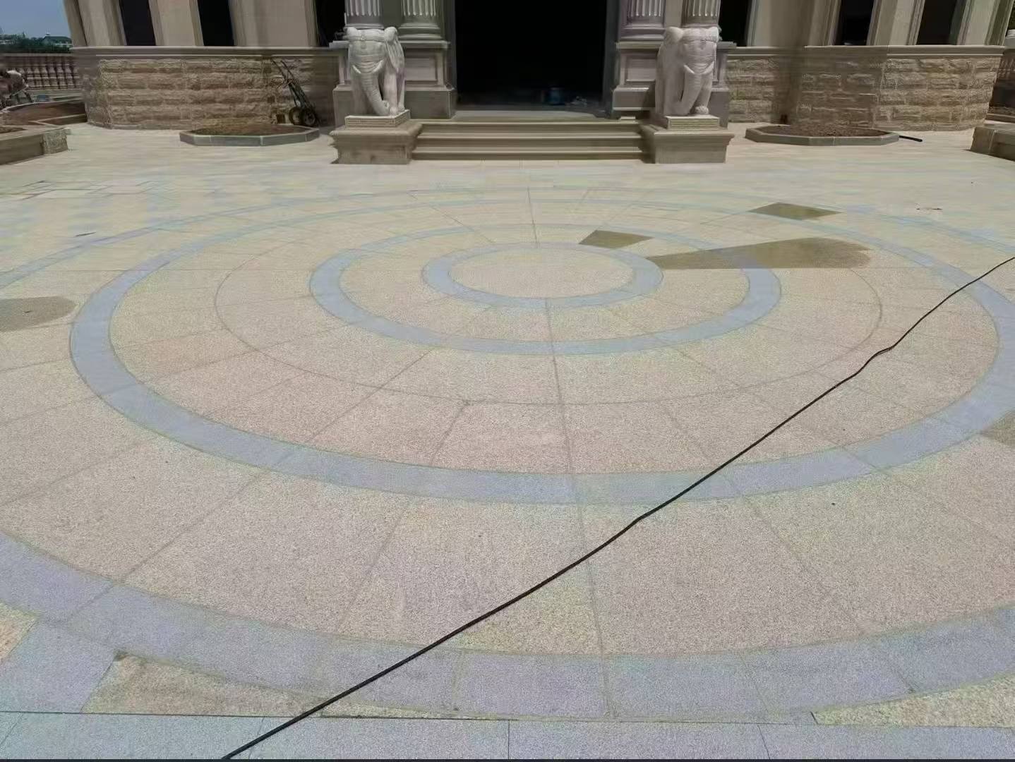 通化 黄金麻芝麻灰花岗岩石材地铺拼接效果