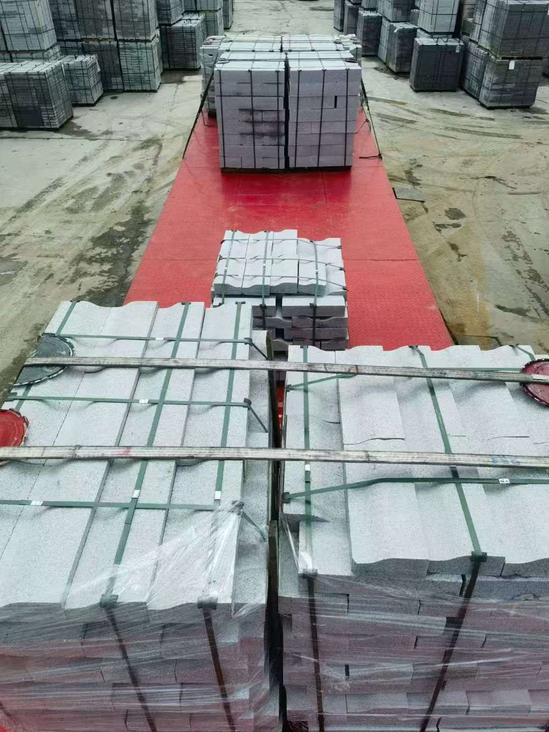 通化 芝麻白仿形加直形路沿石出货日常