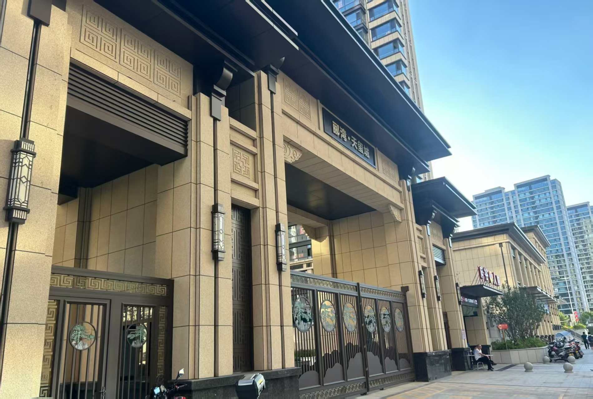 通化 黄金麻花岗岩荔枝面小区门楼外墙干挂