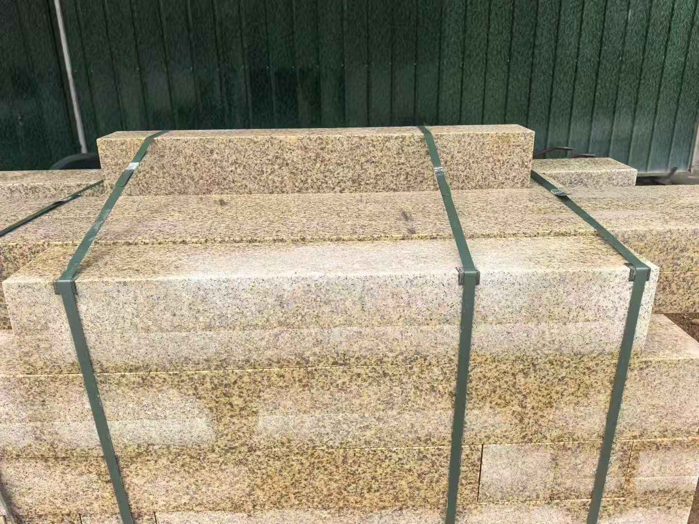 通化 黄金麻花岗岩石材机切面栏杆料半成品