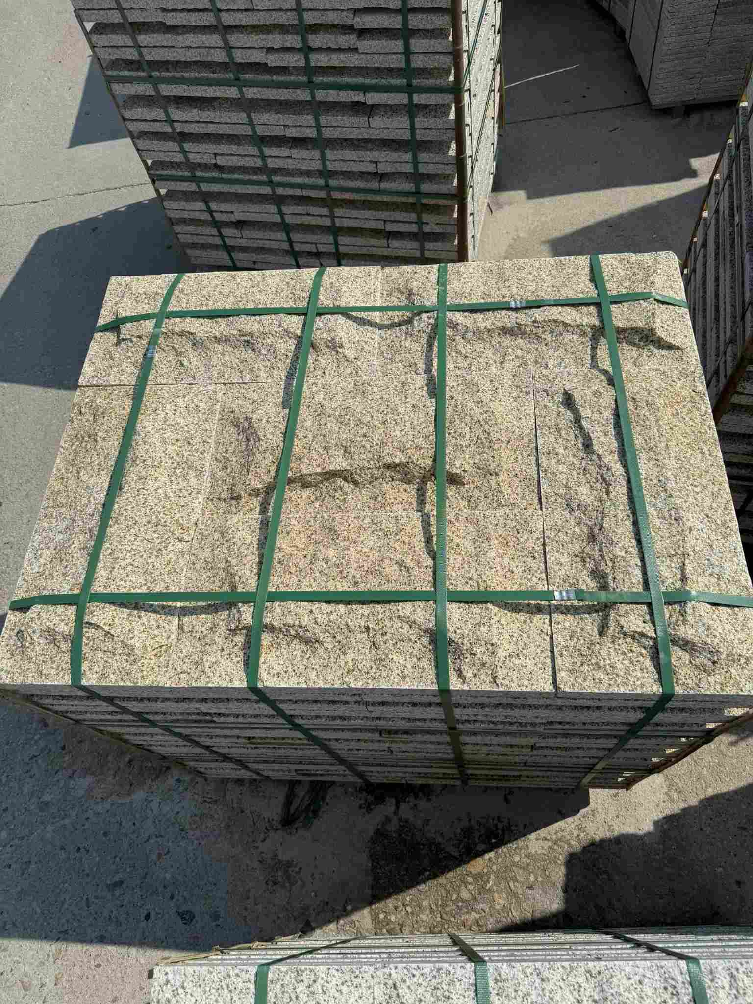 通化 黄金麻花岗岩石材自然面蘑菇石成品