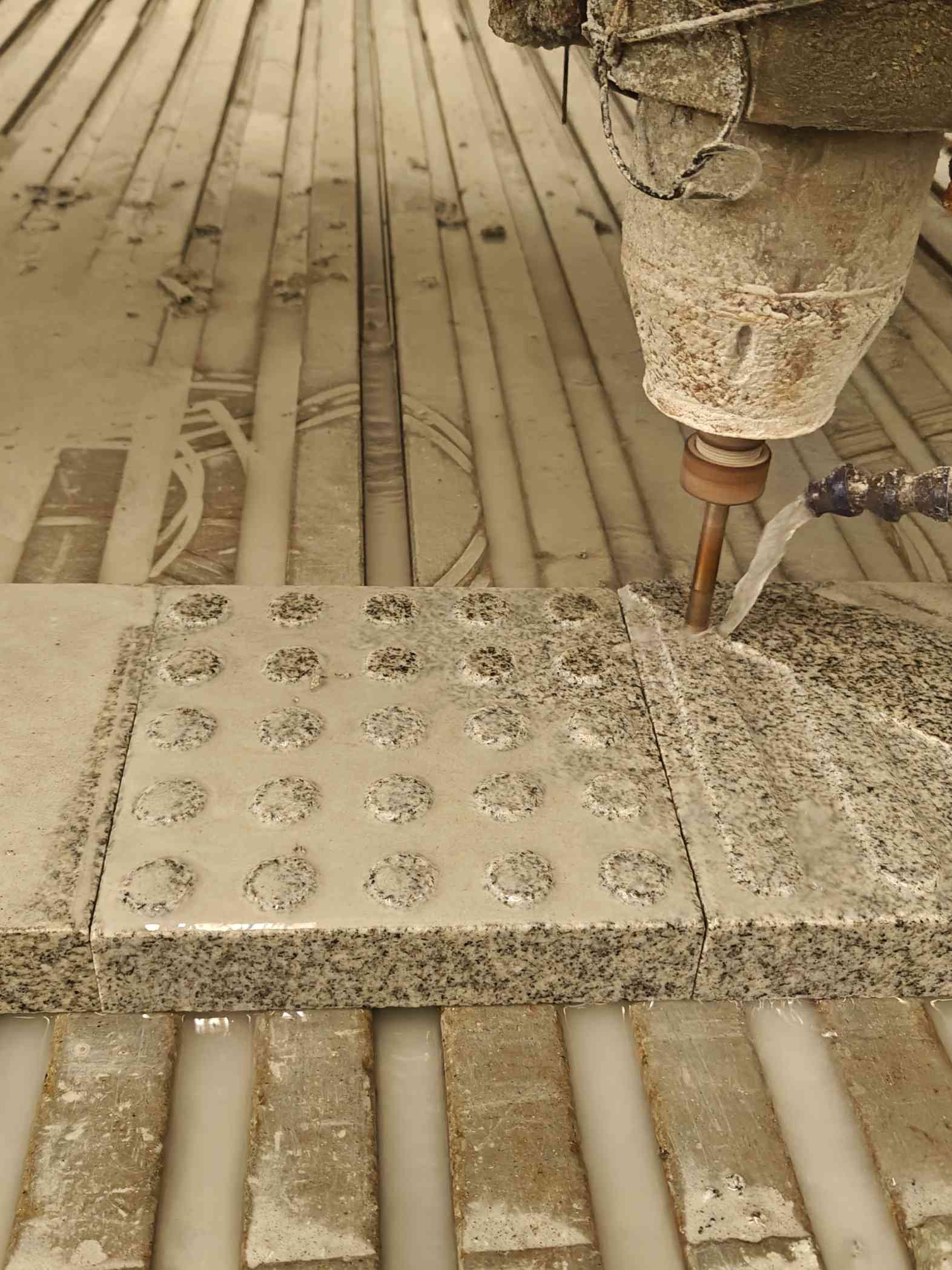 通化 芝麻白花岗岩石材盲人石、盲道石、盲点石