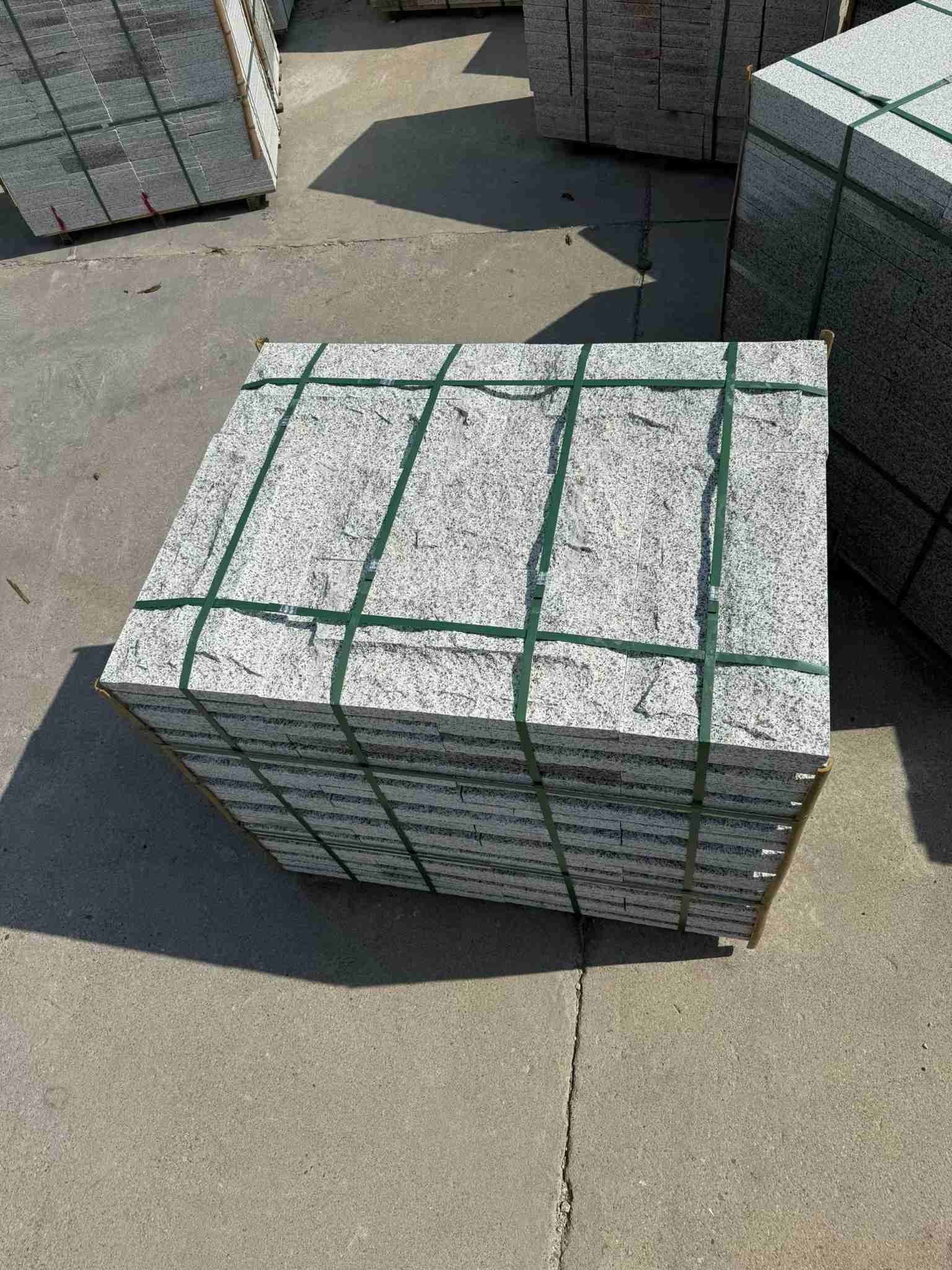 通化 白麻花岗岩石材自然面蘑菇石成品