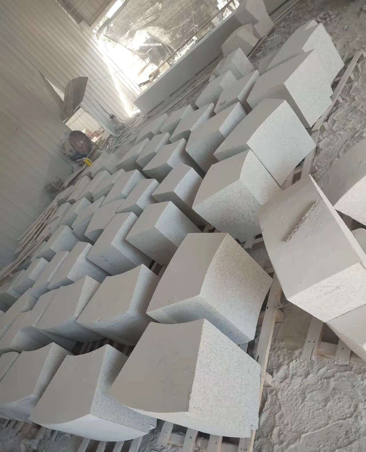 通化 白麻花岗岩异形坐凳