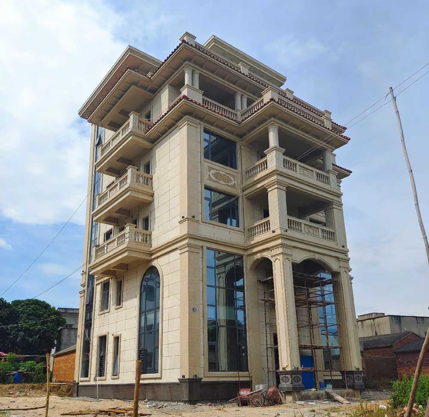 通化 黄金麻花岗岩石材别墅外墙干挂搭配（雕花栏杆花瓶柱门楼罗马柱）