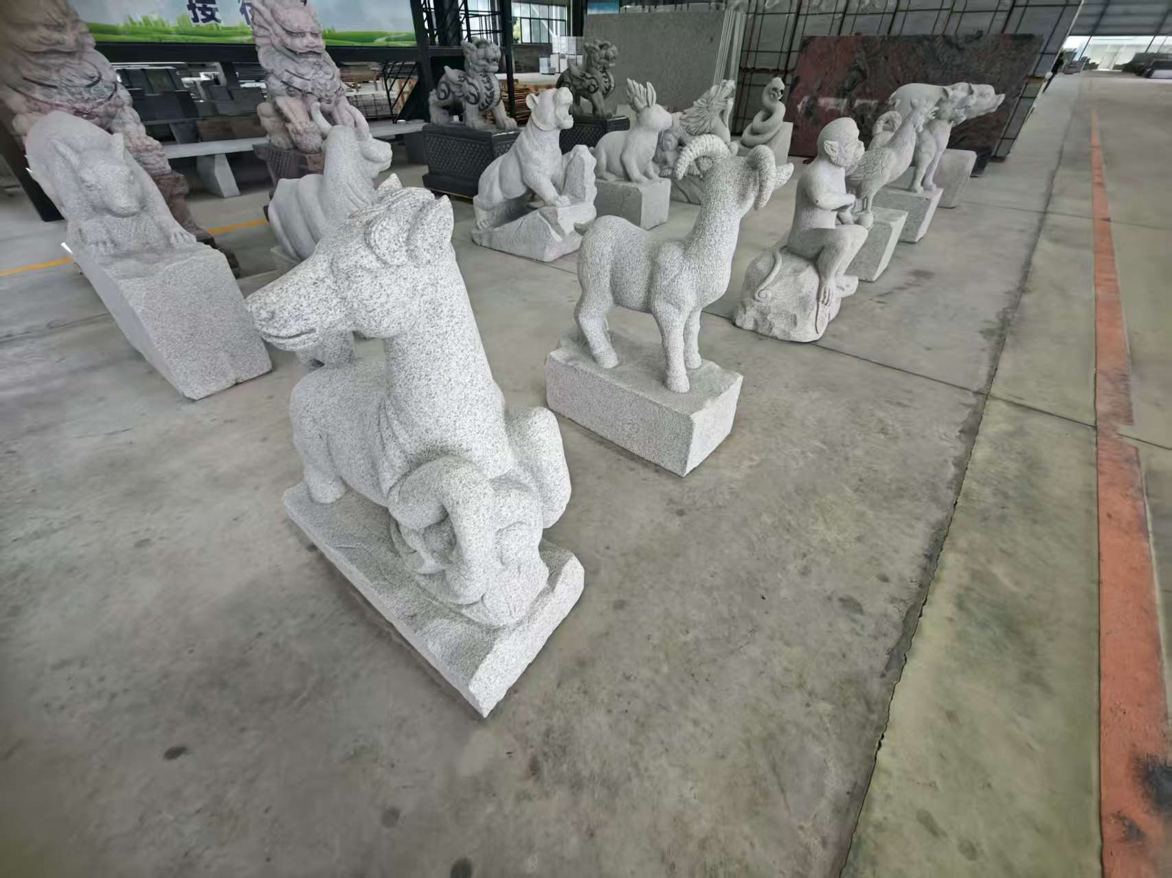 通化 芝麻白花岗岩造型立体雕刻——十二生肖