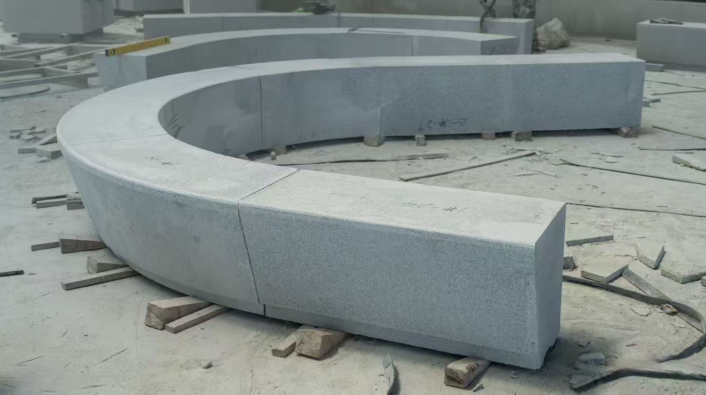 通化 芝麻白花岗岩光面弧形坐凳